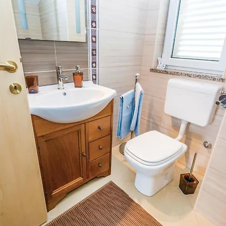 2 Bedroom Cozy In
